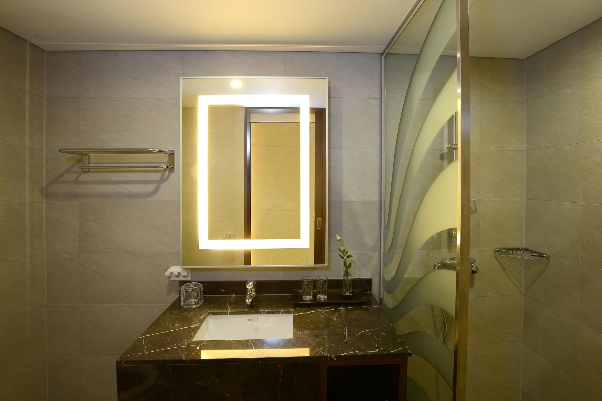 Astar Hotel 4*